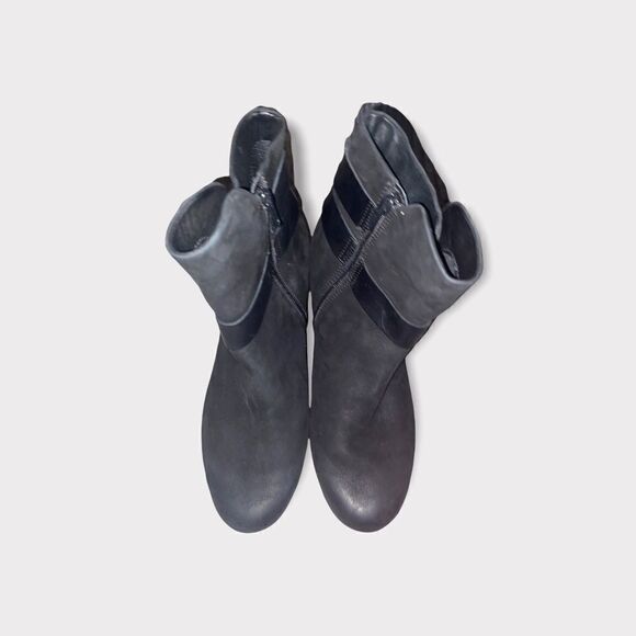 Ecco Black Leather Booties  Size 7 - Picture 1 of 6